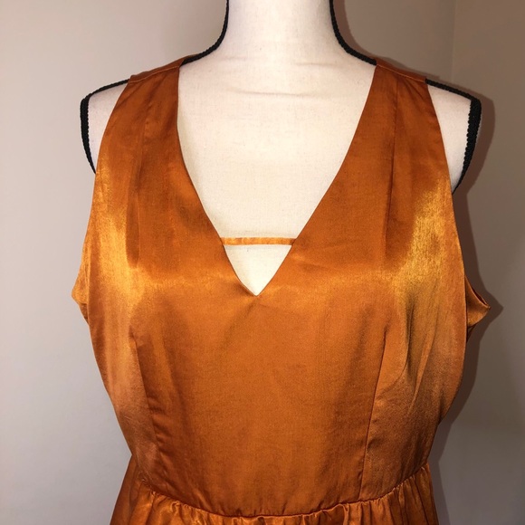 Q&A sleeveless top - Picture 4 of 8